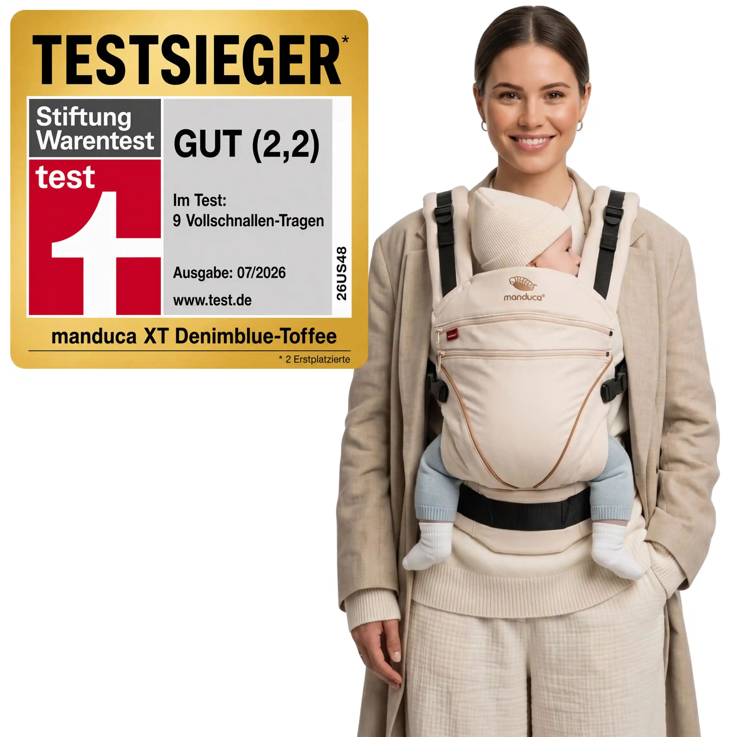 Mutter trägt Baby in der manduca XT Denim Powder Toffee – Stiftung-Warentest-Testsieger