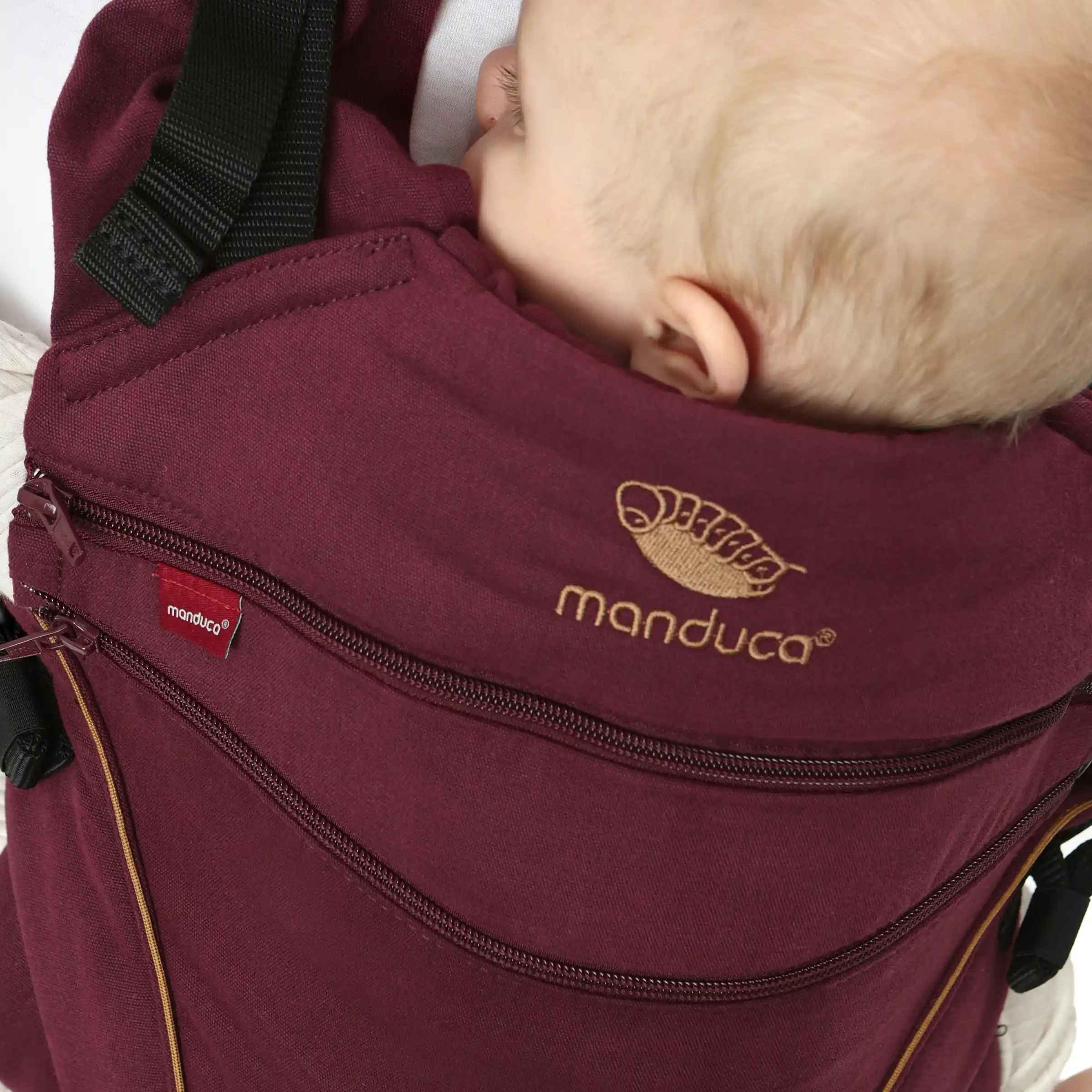 manduca Rückenverlängerung – schlafendes Baby, Kopfbereich wird zusätzlich gestützt