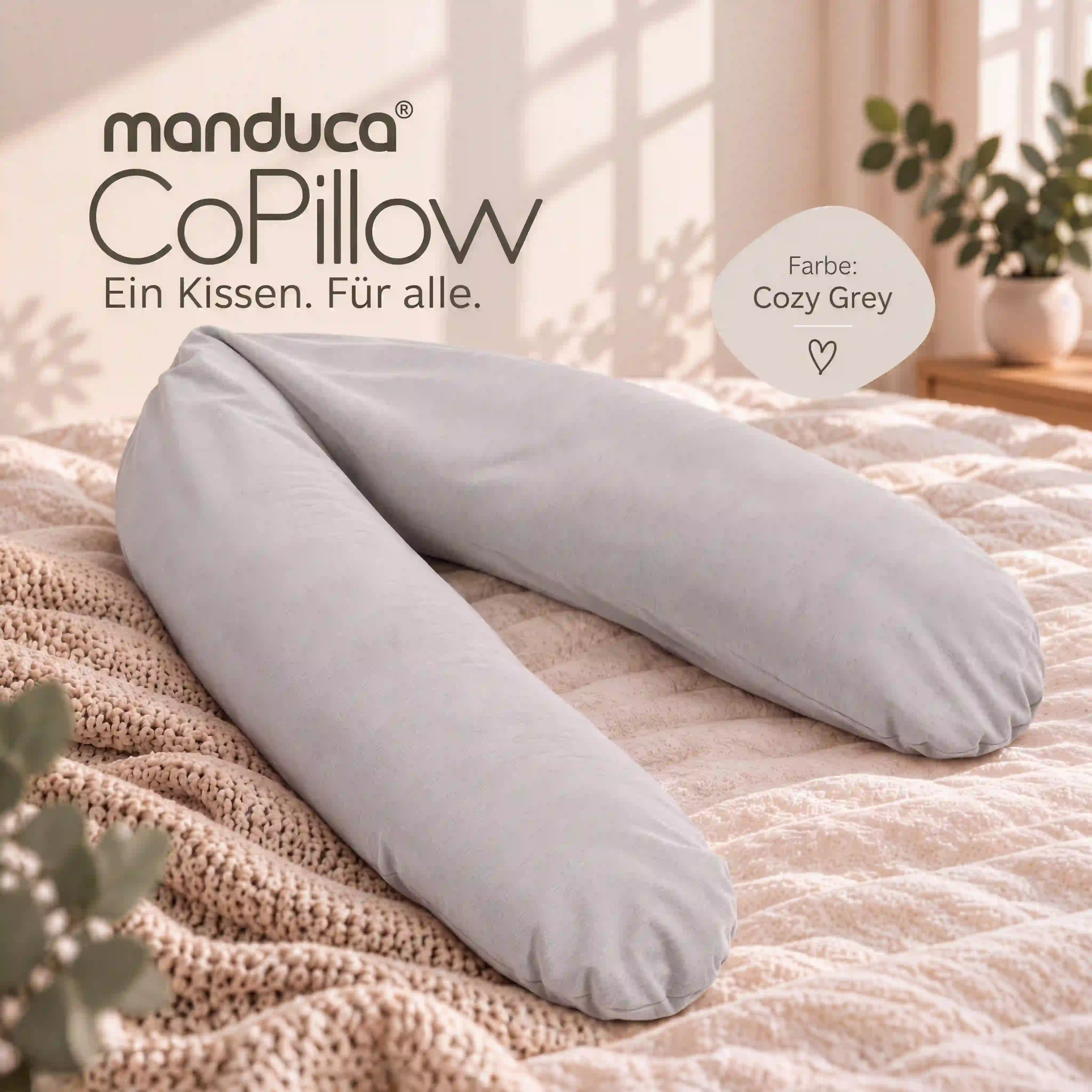 manduca CoPillow Stillkissen Cozy Grey auf einem Bett
