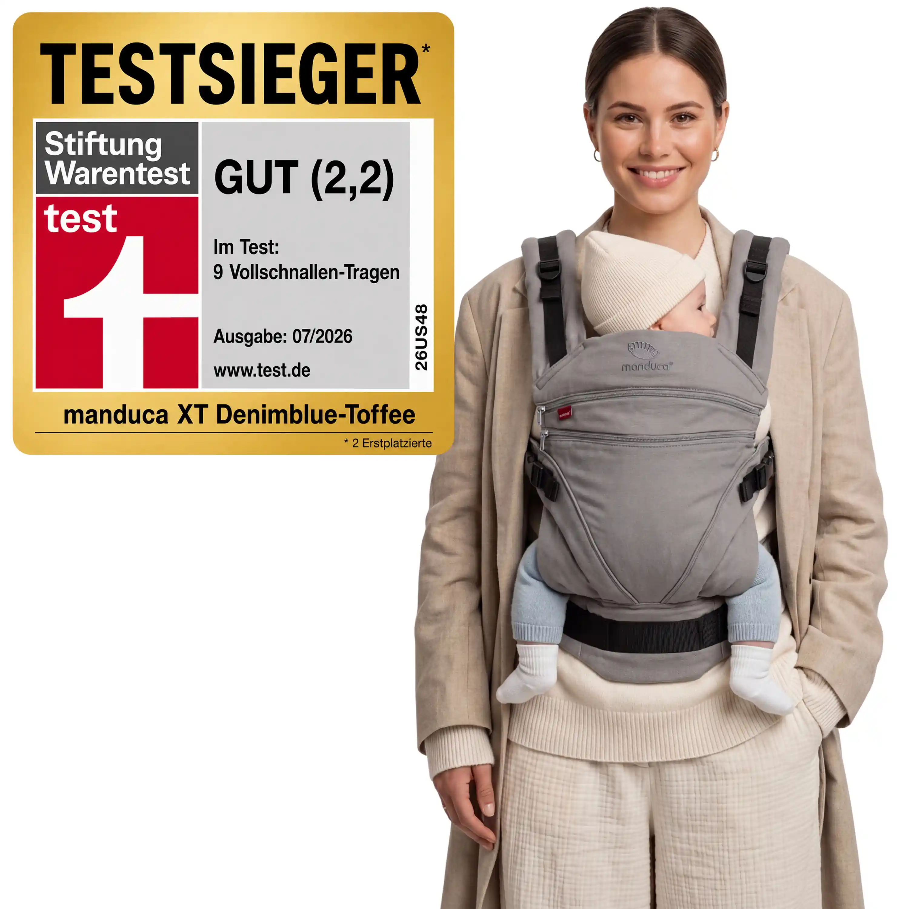 Mutter trägt Baby in der manduca XT Melange Grey – Stiftung-Warentest-Testsieger