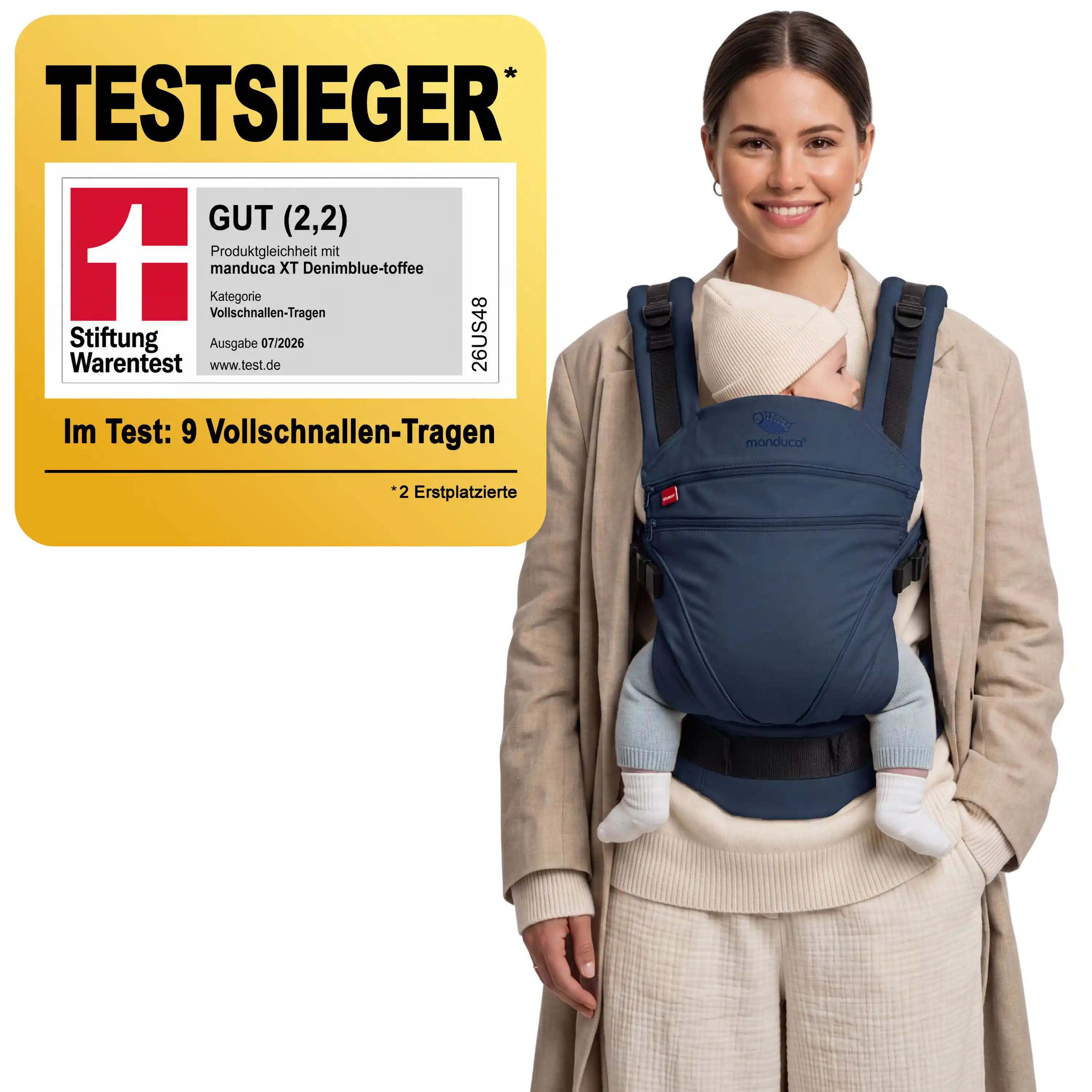 Mutter trägt Baby in der manduca XT Happy Wave – Stiftung-Warentest-Testsieger