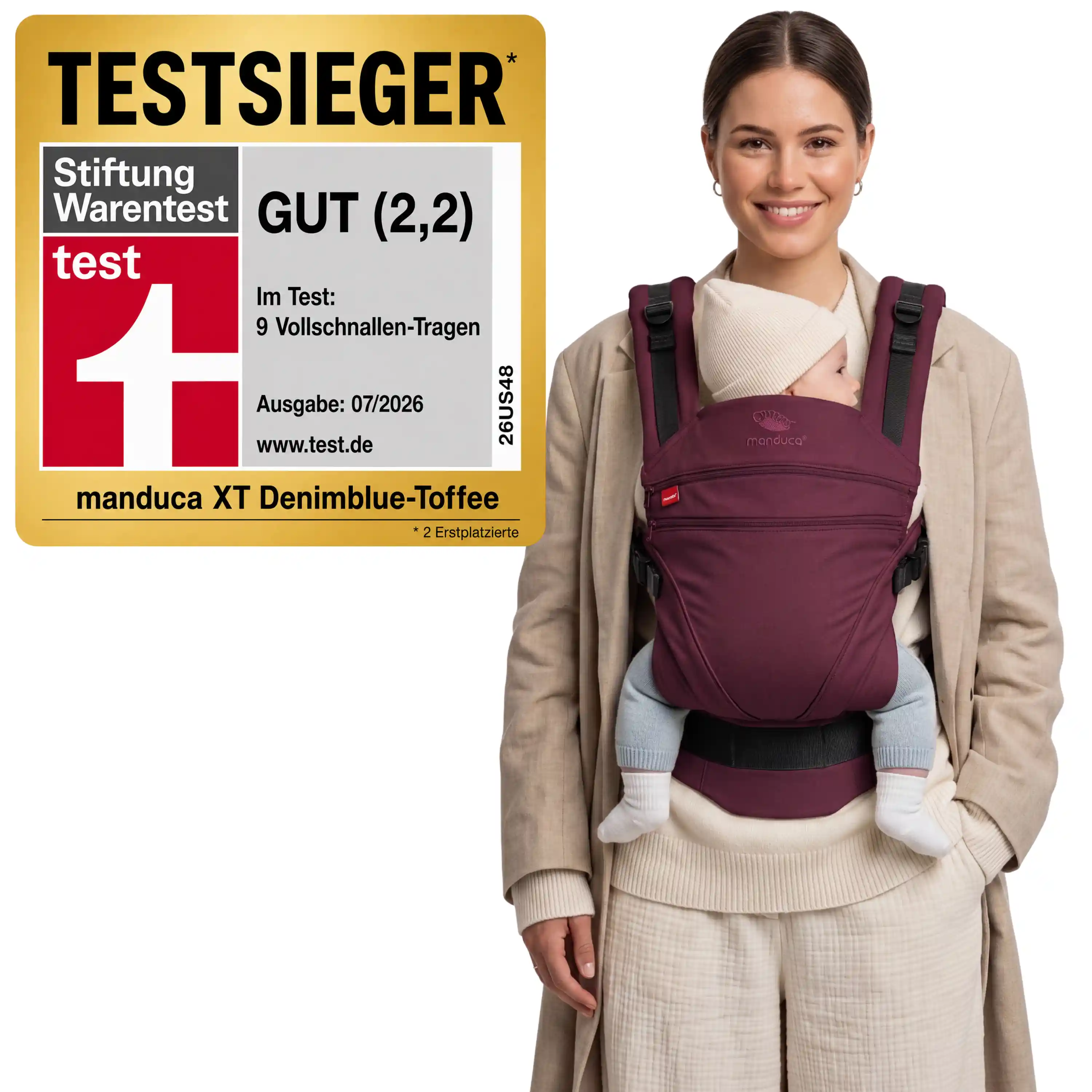 Mutter trägt Baby in der manduca XT Happy Kiss – Stiftung-Warentest-Testsieger